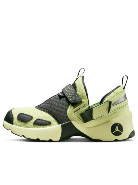 Jordan (WMNS) Air Jordan Trunner LX 'Luminous Green' HQ2164-302