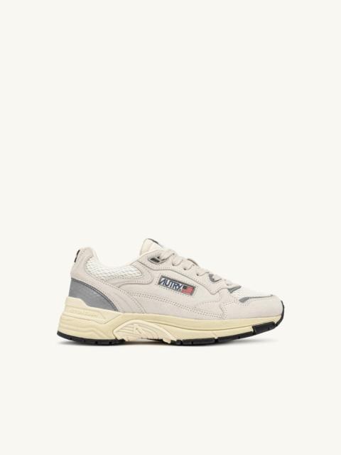 AUTRY HYPERWAY SNEAKERS IN WHITE AND SILVER MESH AND SUEDE