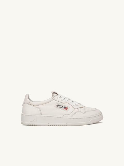 AUTRY MEDALIST LOW SNEAKERS IN OPTICAL WHITE SUPER SOFT NAPA LEATHER