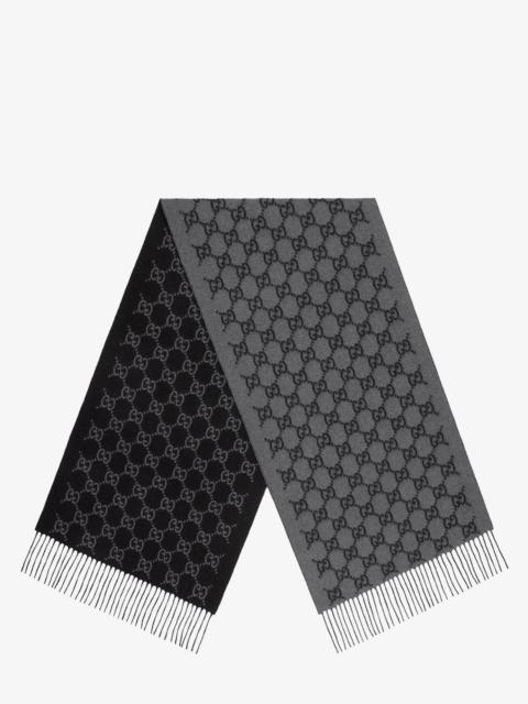 GUCCI Gucci Men Sciarpa Realizzata In Jacquard Di Cashmere Gg E Impreziosita Da Finiture Con Frange.