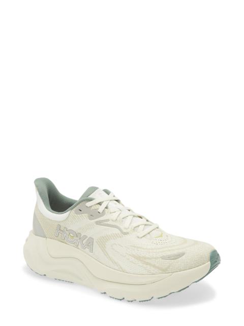 HOKA HOKA Arahi 8 Running Shoe in Truffle Salt /Oyster Mushroom at Nordstrom