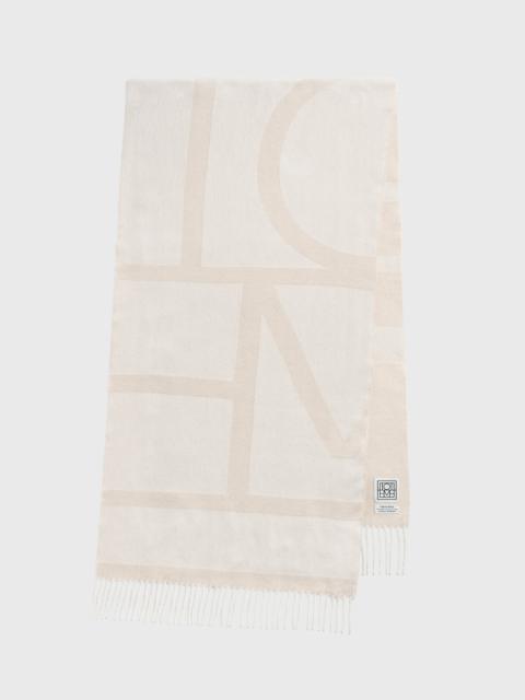 TOTEME Monogram jacquard wool scarf eggnog