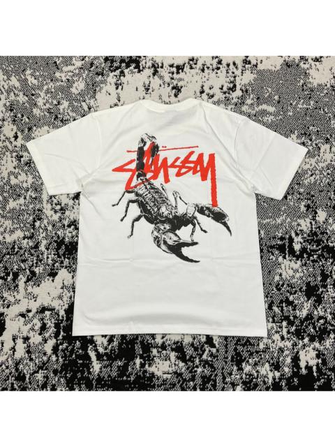 STUSSY SCORPION TEE IN WHITE - L