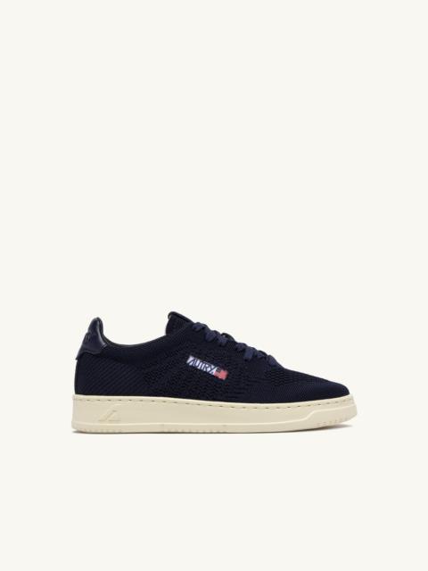 AUTRY MEDALIST EASEKNIT LOW SNEAKERS IN SPACE BLUE KNIT