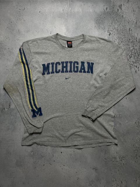 Nike 🔥 Nike boxy fit vintage crewneck center swoosh spellout y2k