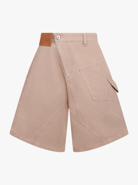 JW Anderson TWIST FRONT WORKWEAR SHORT | CARAMEL