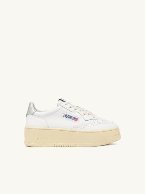 AUTRY MEDALIST PLATFORM SNEAKERS IN WHITE AND METALIZED SILVER LEATHER