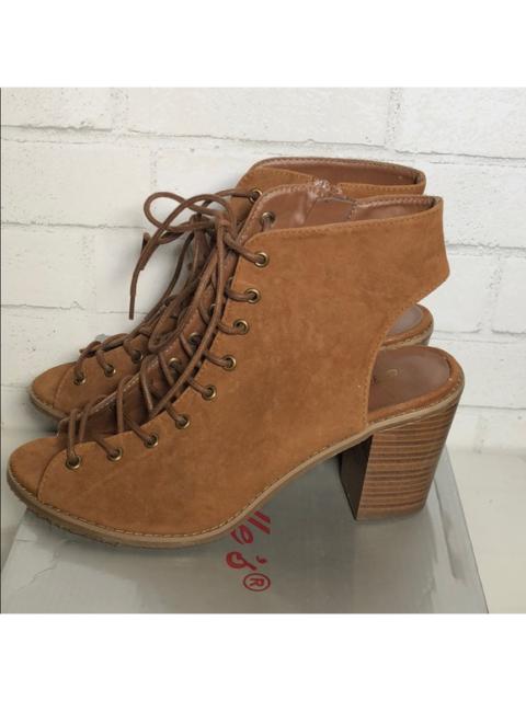 Other Designers Breckelles - Breckelle’s Tyler-11 Lace-Up Ankle Bootie in Tan