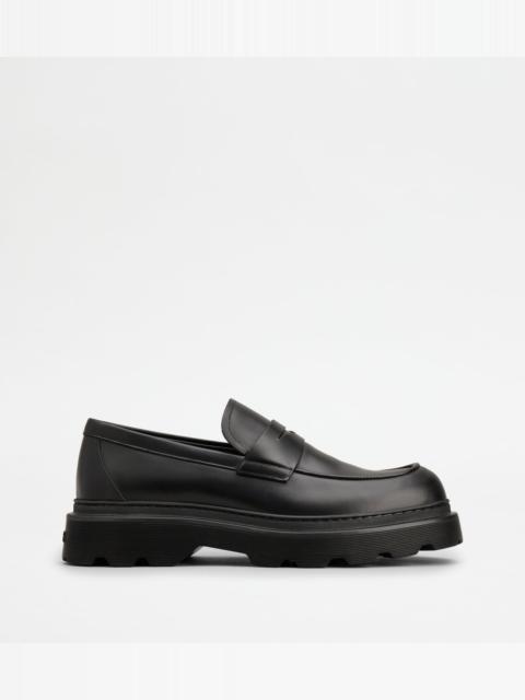 Tod's LOAFERS IN LEATHER - BLACK