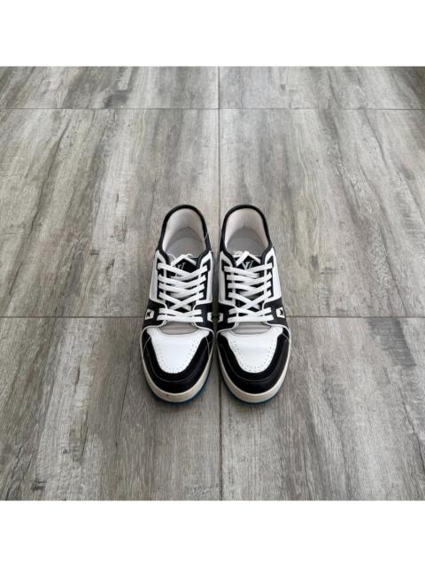 Louis Vuitton LOUIS VUITTON Trainer — Round-Toe, Lace-Up, Low-Top Fashion Sneakers