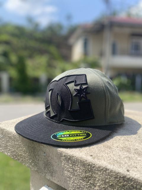 Other Designers DC shoes 210 Fitted Snapback Emrodidered logo