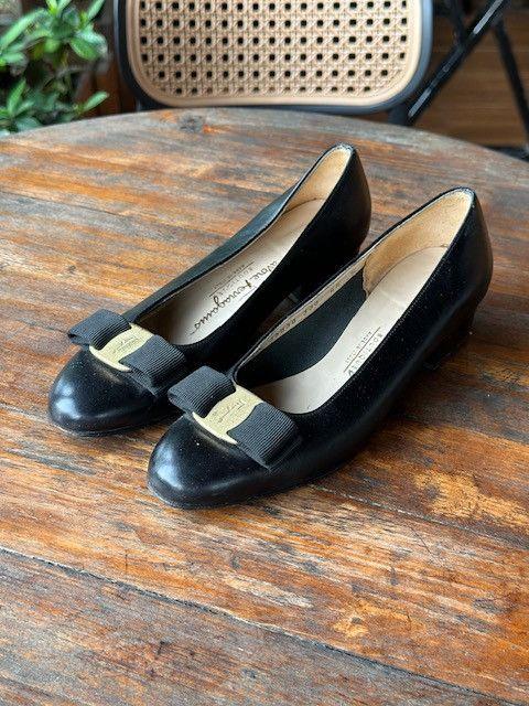 FERRAGAMO Salvatore Ferragamo Black Leather Vara Bow Pumps Heels