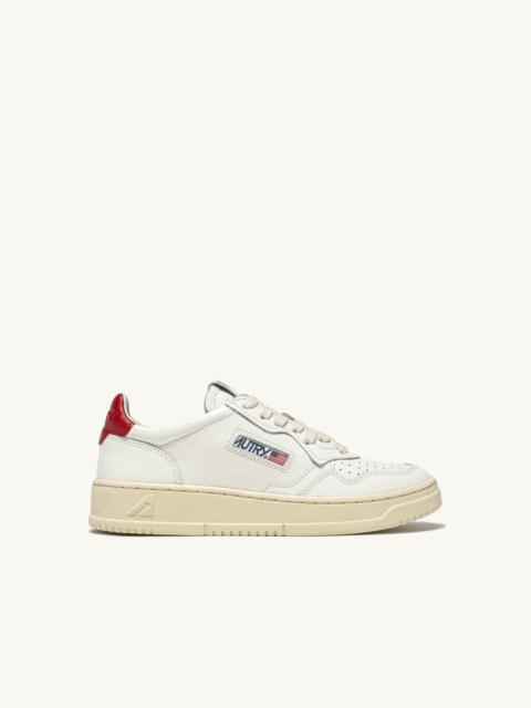 AUTRY MEDALIST LOW SNEAKERS IN WHITE AND RED LEATHER