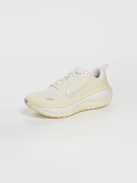 Nike Vomero Plus Sneakers