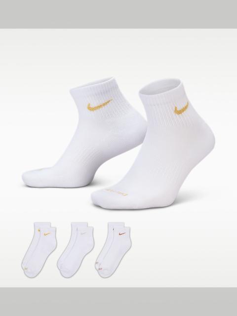 Nike Nike Everyday Plus Cushioned Training Ankle Socks (3 Pairs)