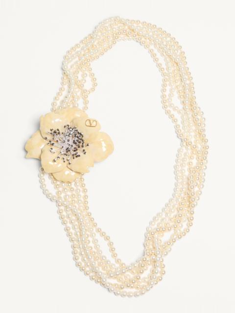VALENTINO GARAVANI FLEUR LUMINEUSE NECKLACE IN METAL, ENAMEL, PEARLS AND FABRIC