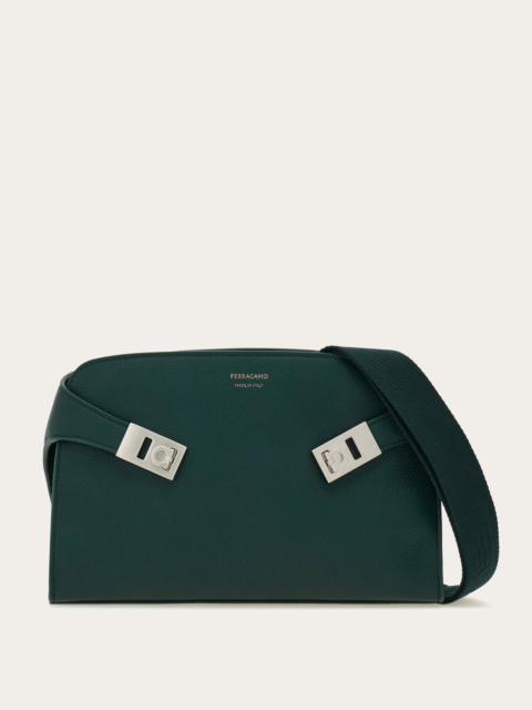 Hug messenger bag