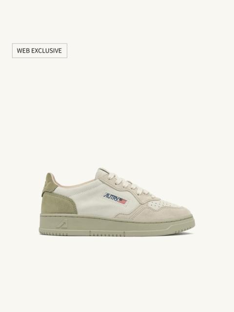 AUTRY MEDALIST LOW TRICOLOR SNEAKERS IN SAND BROWN BEIGE AND GREEN GRAY SUEDE