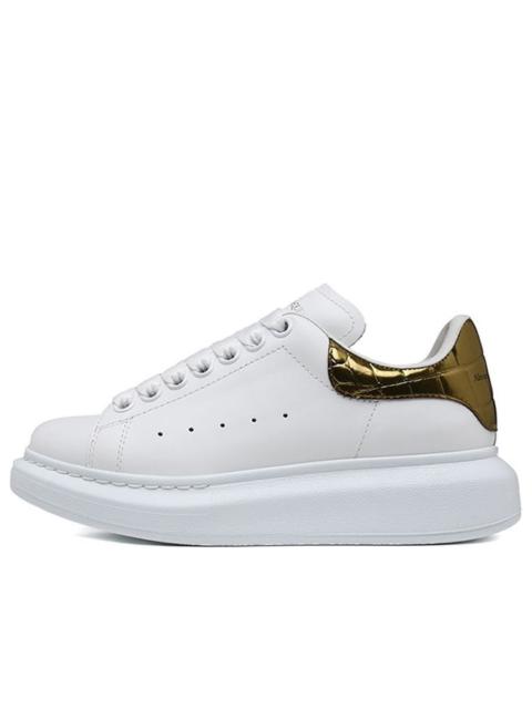 (WMNS) Alexander McQueen Oversized Sneaker 'Gold Crocodile' 553770WHYBQ9075