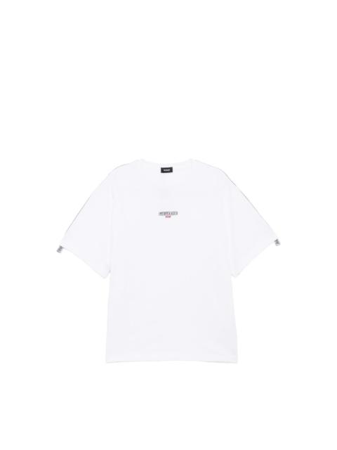 We11done LOGO-EMBOSSED T-SHIRT