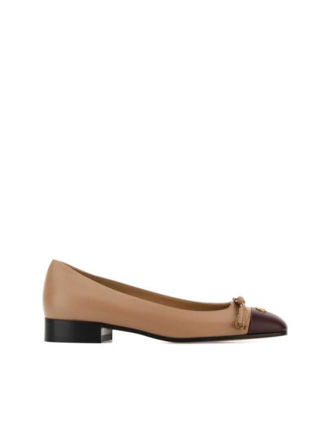 VLogo tassel-embellished cap-toe ballet flats