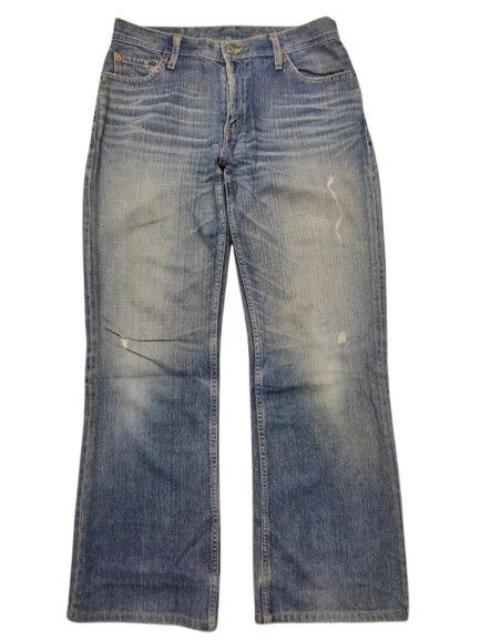VINTAGE LEVIS JEANS MINOR DISTRESSED AND FADED STYLE