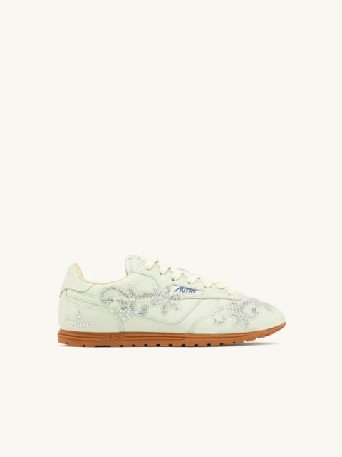 AUTRY WINDSPIN SNEAKERS IN BONE WHITE LEATHER WITH DECORATIONS