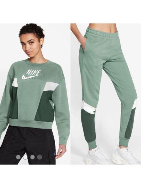 Nike Nike Heritage Colorblocked Sweatshirt and Sweatpants Coord Set