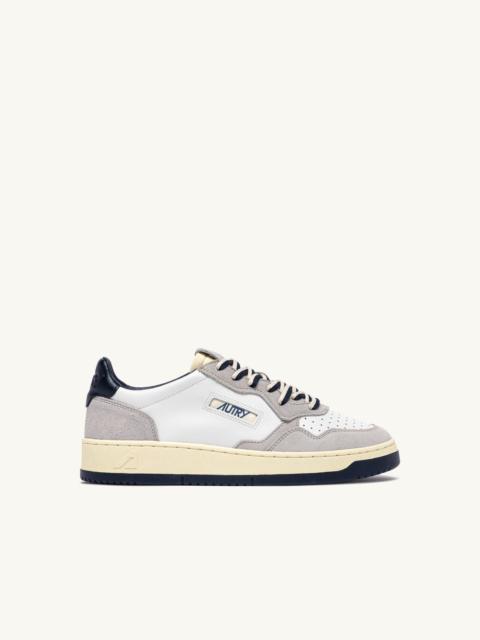 AUTRY MEDALIST LOW SNEAKERS IN VAPOR AND SPACE SUEDE AND LEATHER