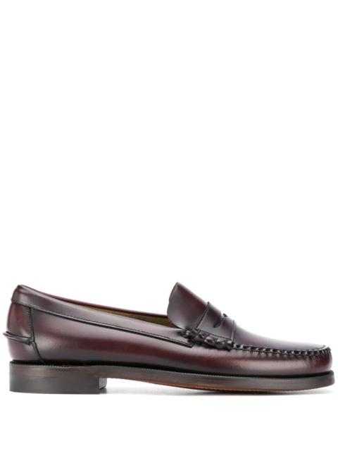 SEBAGO Introducing the "CLASSIC DAN" LOAFER by SEBAGO, a quintessential piece in the realm of loafers. Craf