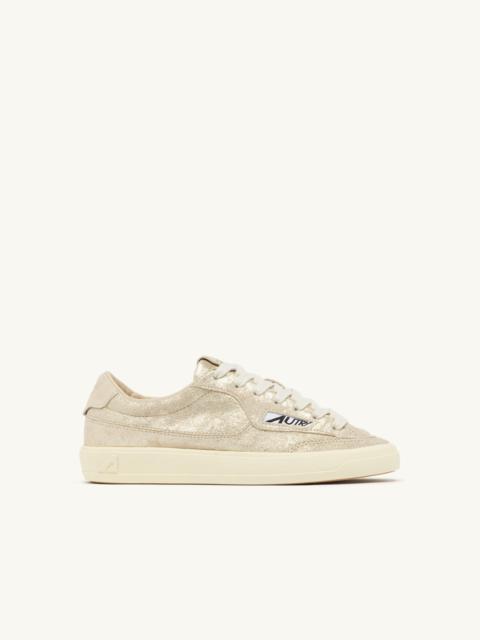 AUTRY WINDSCAPE LOW SNEAKERS IN PLATINUM AND SAND LAMINATED SUEDE