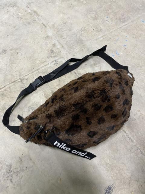 Other Designers Japanese Brand - NIKO AND. SHERPA CROSSBODY BAG