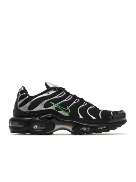 Nike AIR MAX PLUS 'BLACK SILVER GREEN STRIKE'
