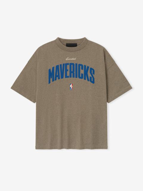 ESSENTIALS Mavericks 90s Tee