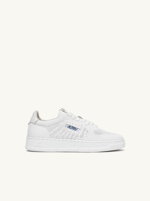 AUTRY MEDALIST EASEKNIT LOW SNEAKERS IN WHITE KNIT