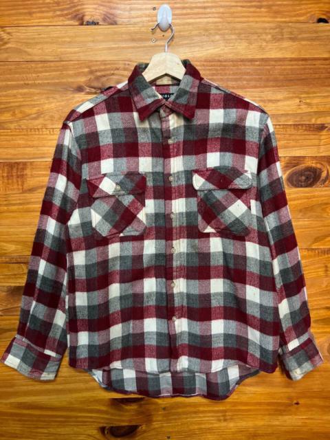 Other Designers Uniqlo - UNIQLO PLAID FLANNEL BUTTON UP SHIRT