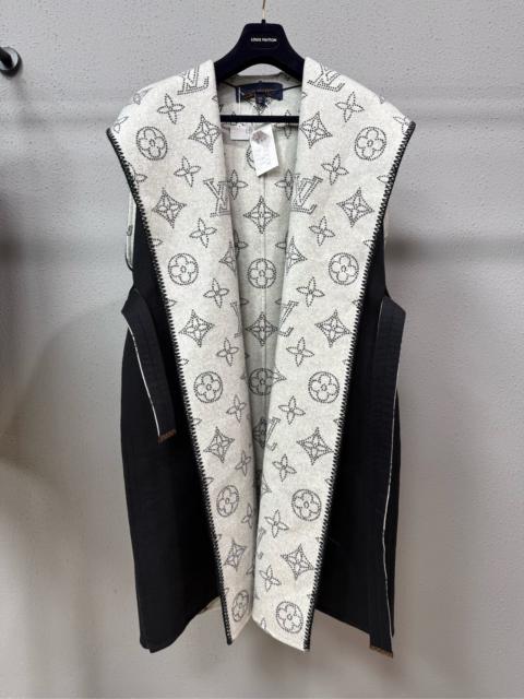 Louis Vuitton Louis Vuitton  Sleeveless Wool Coat with all-over print lining