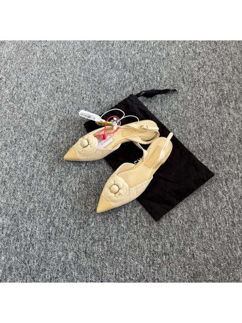 CHANEL Chanel beige camellia pointed-toe shoes