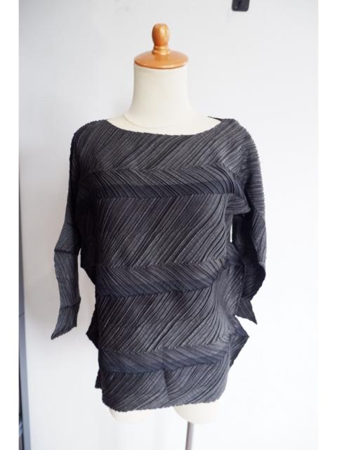 Pleats Please Issey Miyake 2010 Issey Miyake Asymetric Zigzag Pleats Blouse