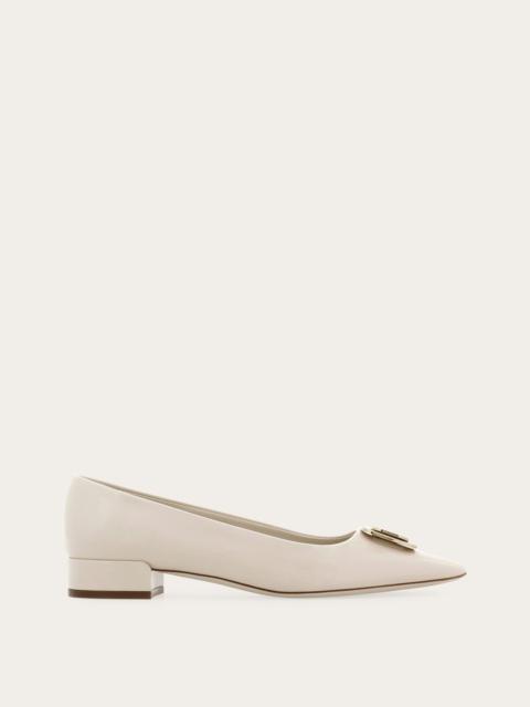 FERRAGAMO New Vara plate pump