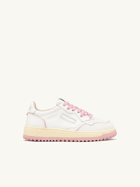 AUTRY GOLF LOW SNEAKERS IN WHITE AND CORAL BLUSH LEATHER