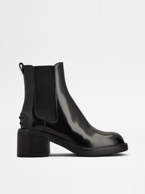 Tod's ANKLE BOOTS IN LEATHER - BLACK