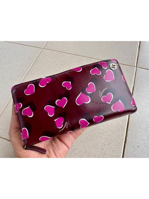 GUCCI Authentic Gucci Betty Interlocking G Heartbeat Print Zippy