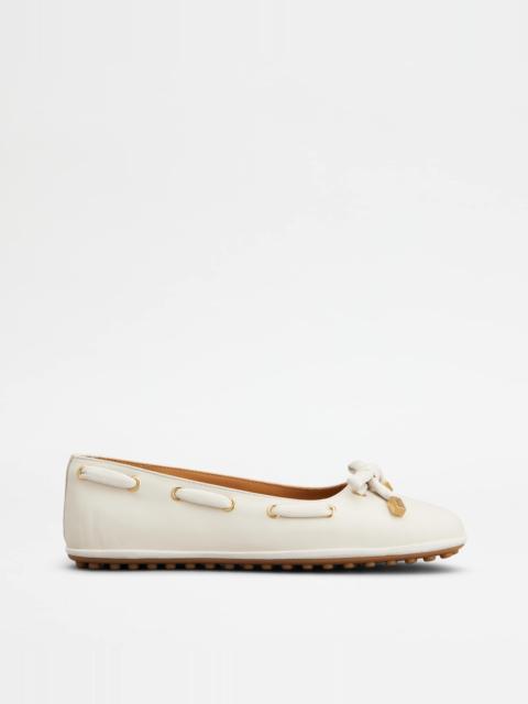 Tod's BALLERINAS IN NAPPA LEATHER - WHITE