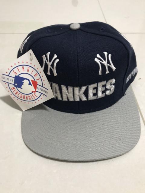 Other Designers VINTAGE 90’S DEADSTOCK NEW YORK YANKEES SIGNATURES CAP
