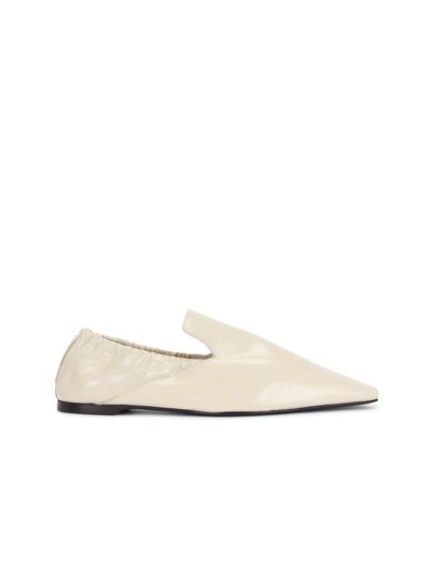 【関税込み】TOTEME ベージュ Elastic Back ローファー Totême Elastic Back Leather Loafer | forward | REVERSIBLE