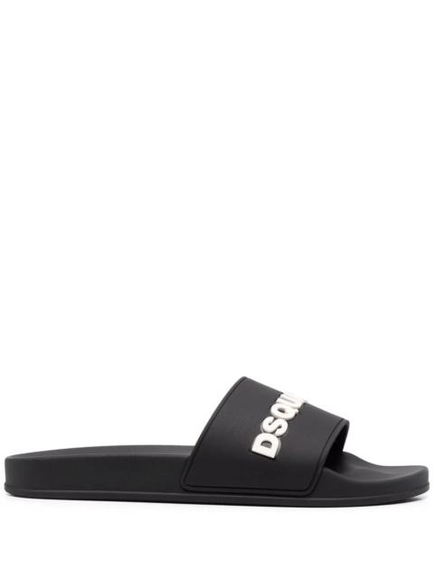 DSQUARED2 embossed logo detail slides