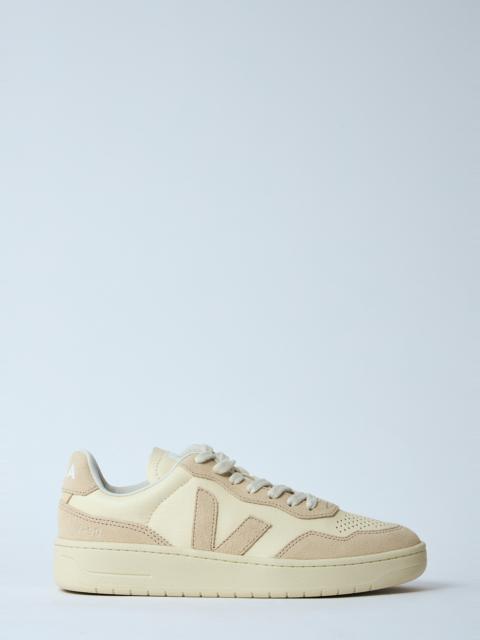 VEJA V-90 Sneakers