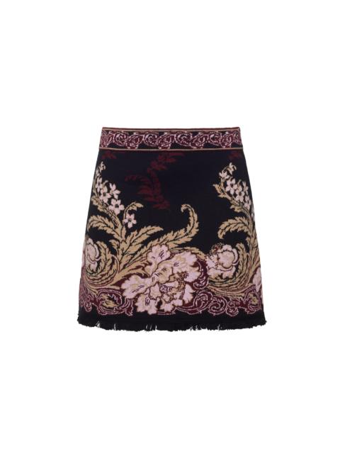 Cara Cara Lindy Skirt
This Simple Knit Silhouette Features An Ornate Print