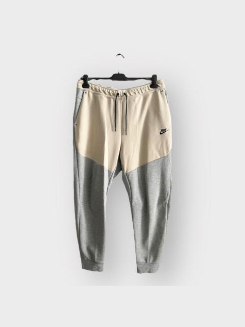 Nike STEAL! 2000s Nike Tech Fleece Classic Logo Sweatpants